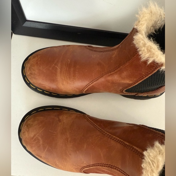 Dr. Martens Unisex Chelsea Boot 2976 Leather Faux Fur Lined women’s size 7 - Picture 11 of 15